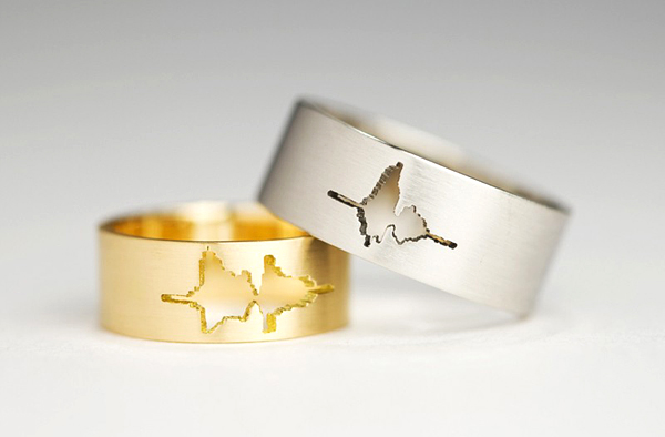 These rings could be used like wedding rings for the couple of musicians