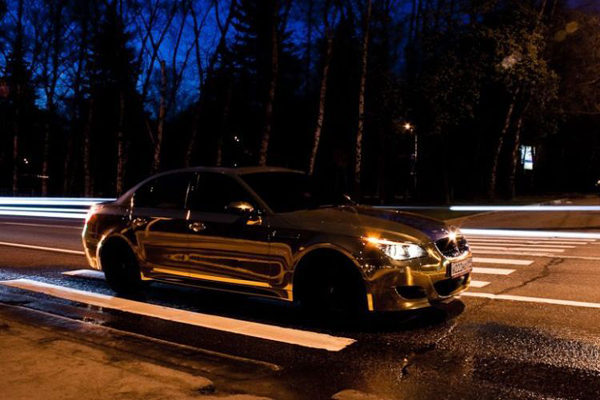 Golden cars on Moscow street