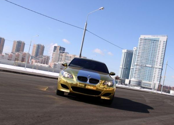 Golden cars on Moscow street