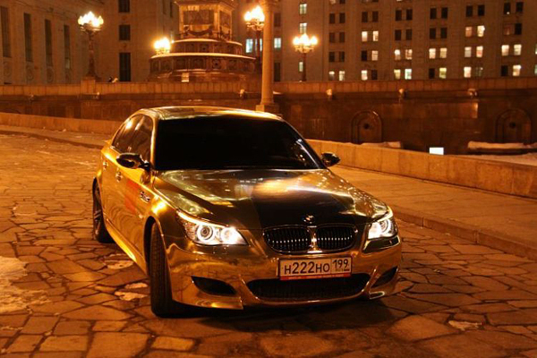 Golden cars on Moscow street