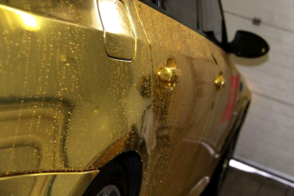 Golden cars on Moscow street