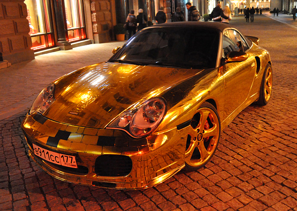 Golden cars on Moscow street