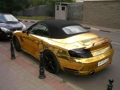 Golden cars on Moscow street