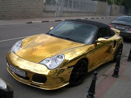 Golden cars on Moscow street