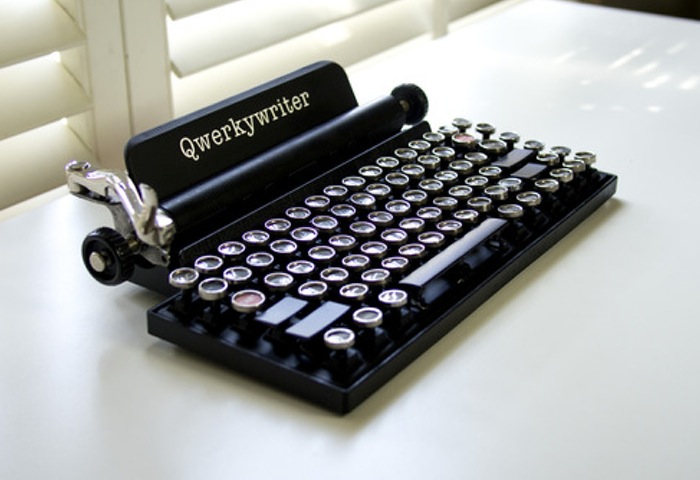 Retro-Themed Mechanical Keyboard Qwerkywriter