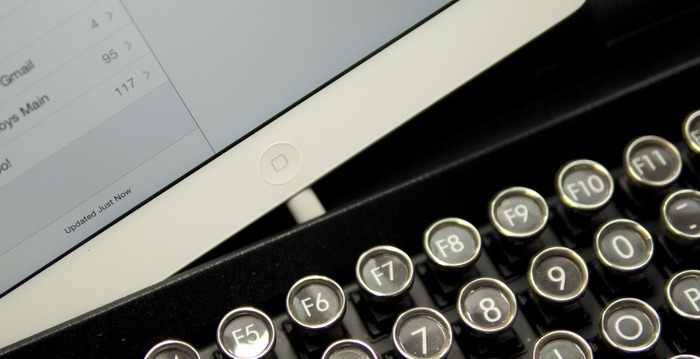 Retro-Themed Mechanical Keyboard Qwerkywriter