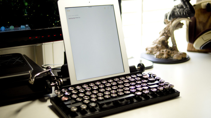 Retro-Themed Mechanical Keyboard Qwerkywriter