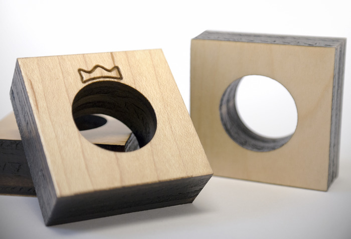 wall-hanging chessboard Mate