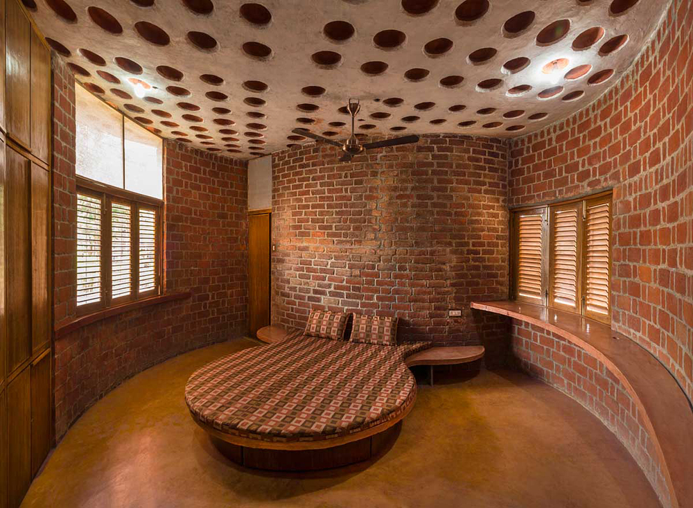 The Brick House by iSTUDIO Architecture