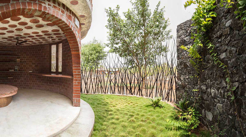 The Brick House by iSTUDIO Architecture