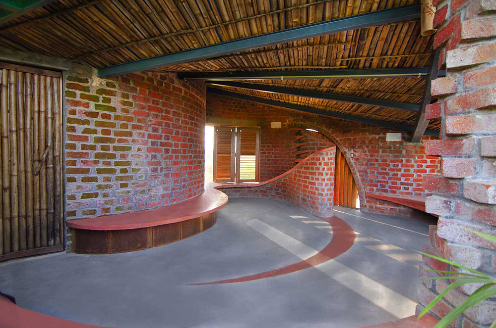 The Brick House by iSTUDIO Architecture