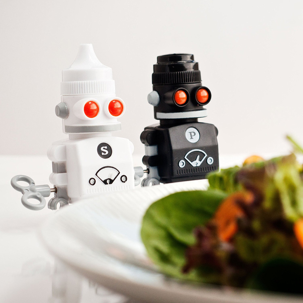 SUCK UK Salt and Pepper Robot Shakers