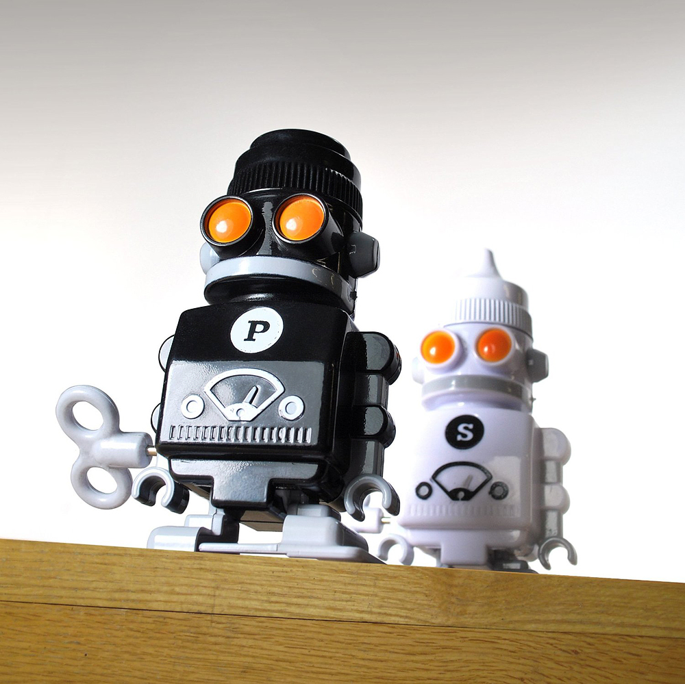 SUCK UK Salt and Pepper Robot Shakers