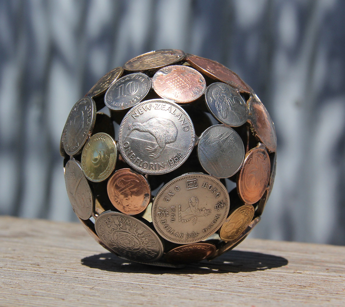 mini mixed world coin ball by Moerkey