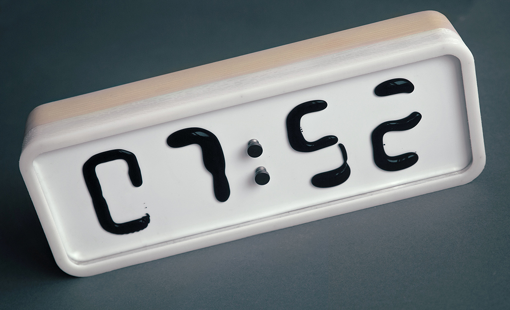 Rhei - Table Clock with a Liquid Display