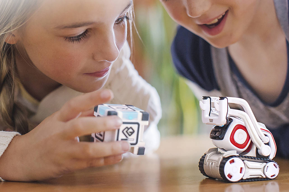 Anki's Cozmo - A Robot With Personality