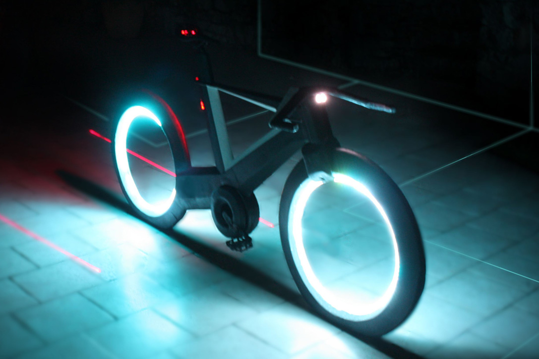 World's First Hubless Smart Bicycle