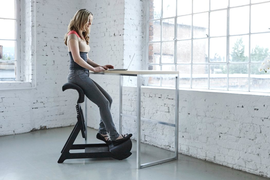 The Experimental Standing Chair Project by Ariel Levay