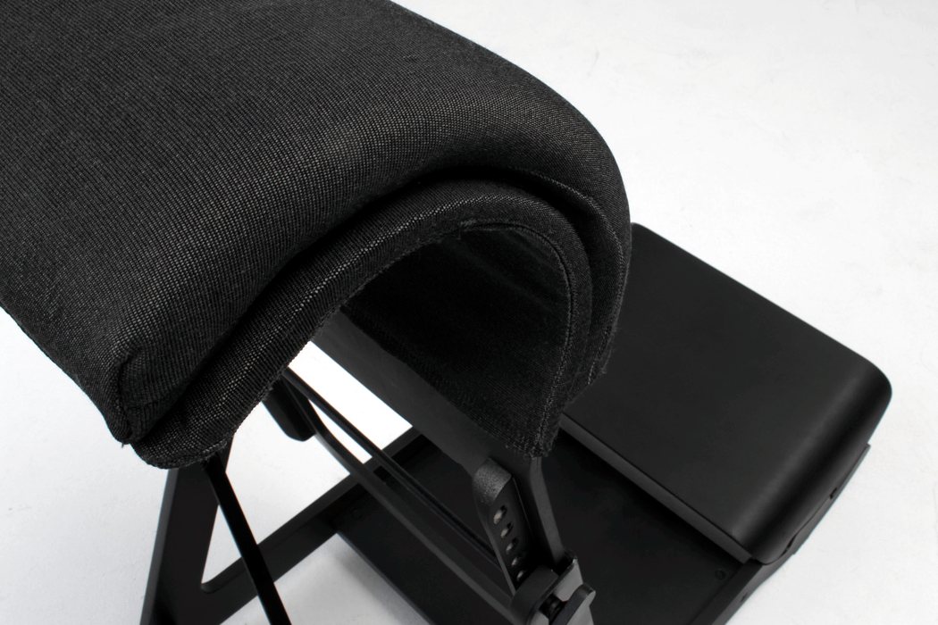 The Experimental Standing Chair Project by Ariel Levay