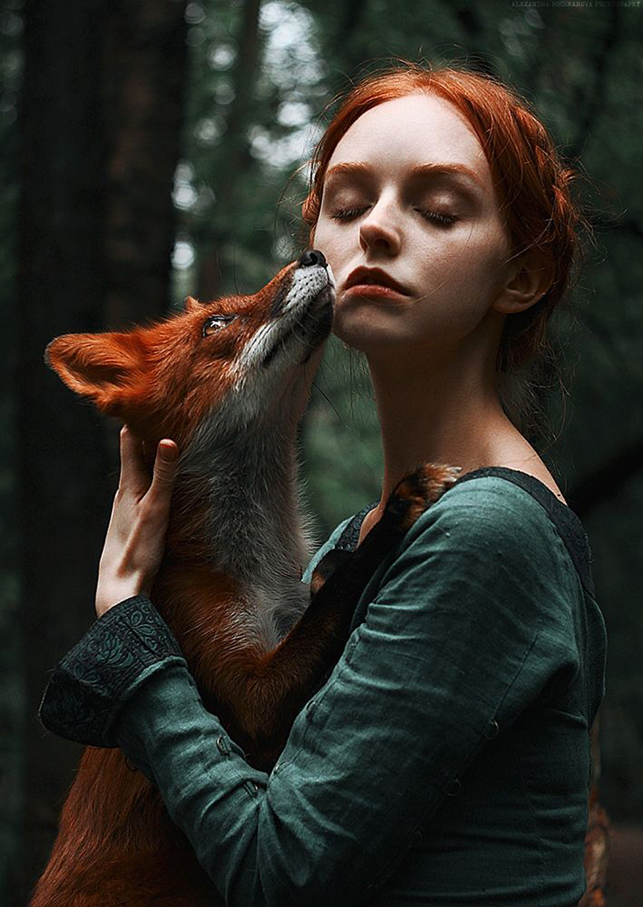 Right From Fairytale: Dreamy Portraits of Fox Alice And Beautiful Girls