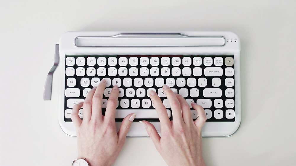 PENNA: A Vintage Typewriter-Inspired Bluetooth Keyboard