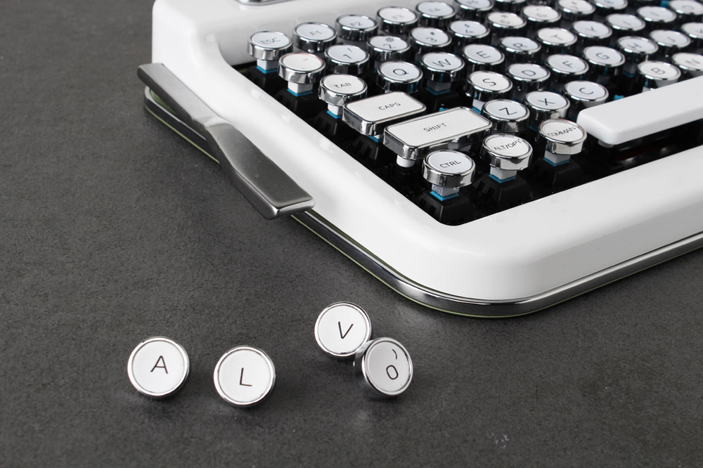 PENNA: A Vintage Typewriter-Inspired Bluetooth Keyboard
