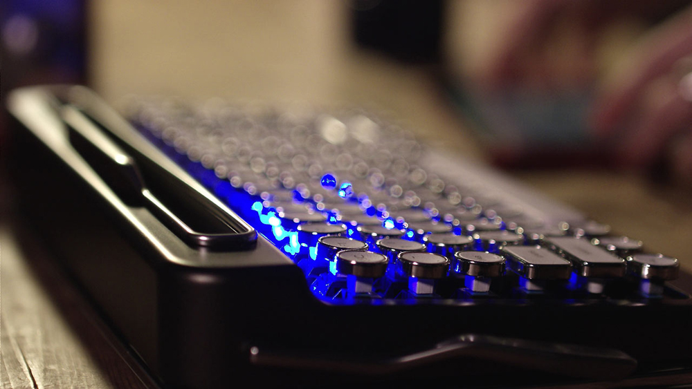PENNA: A Vintage Typewriter-Inspired Bluetooth Keyboard