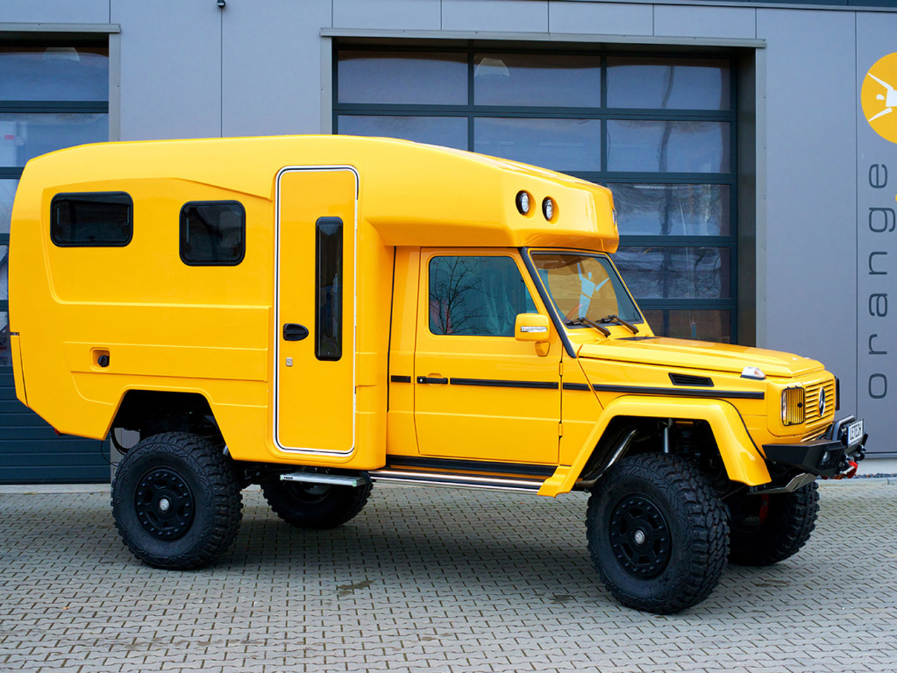 american expedition vehicles