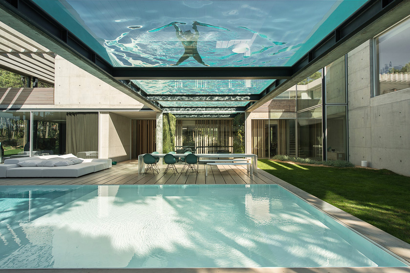 houses with big swimming pools