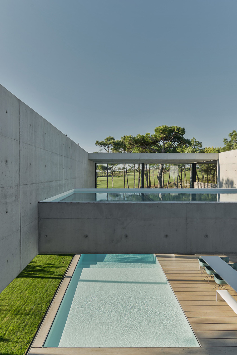 houses with pool