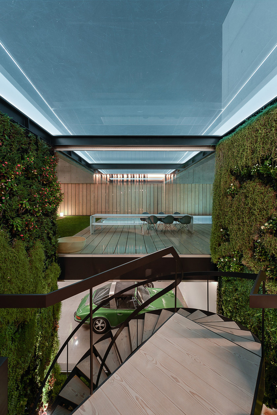 houses with swimming pools