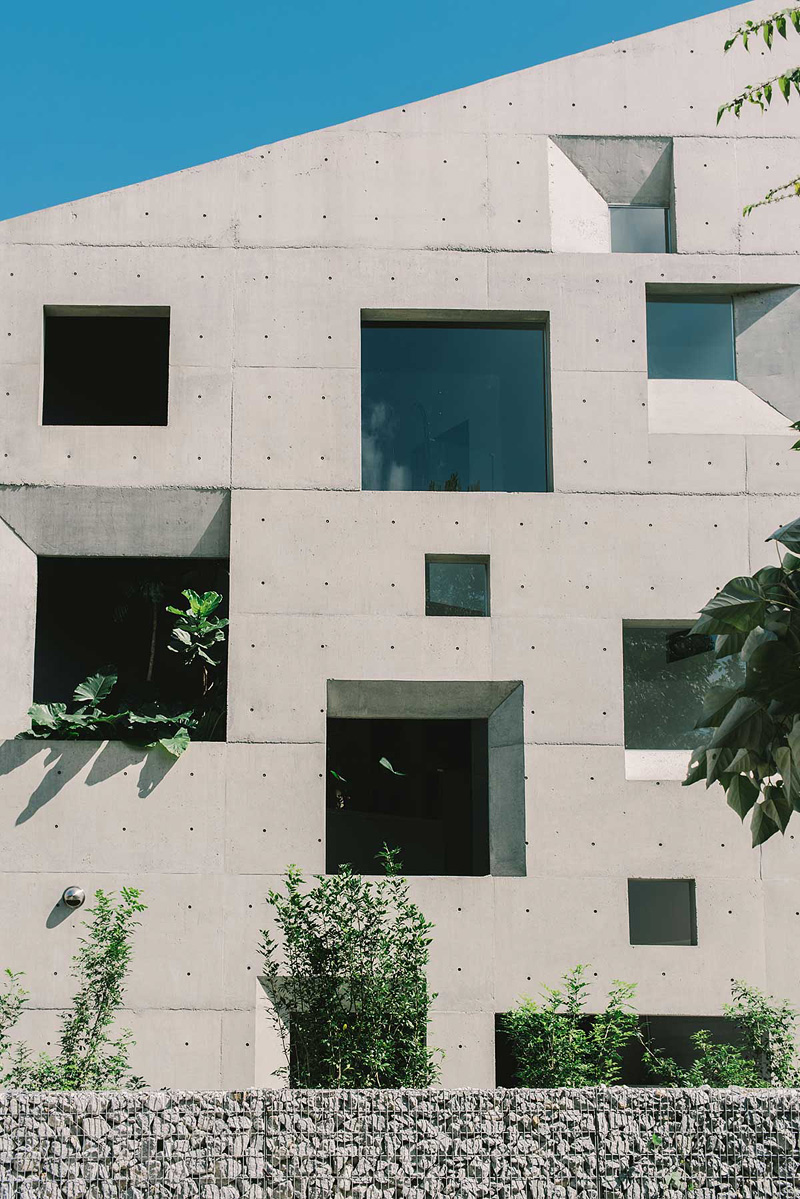 Modern Concrete Block House in Kuala Lumpur