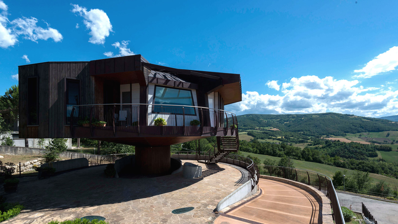 rotate house
