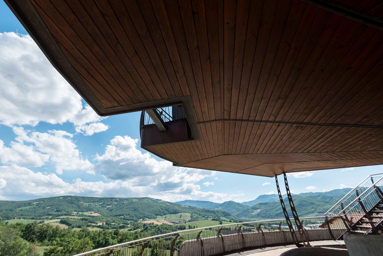 rotating house italy