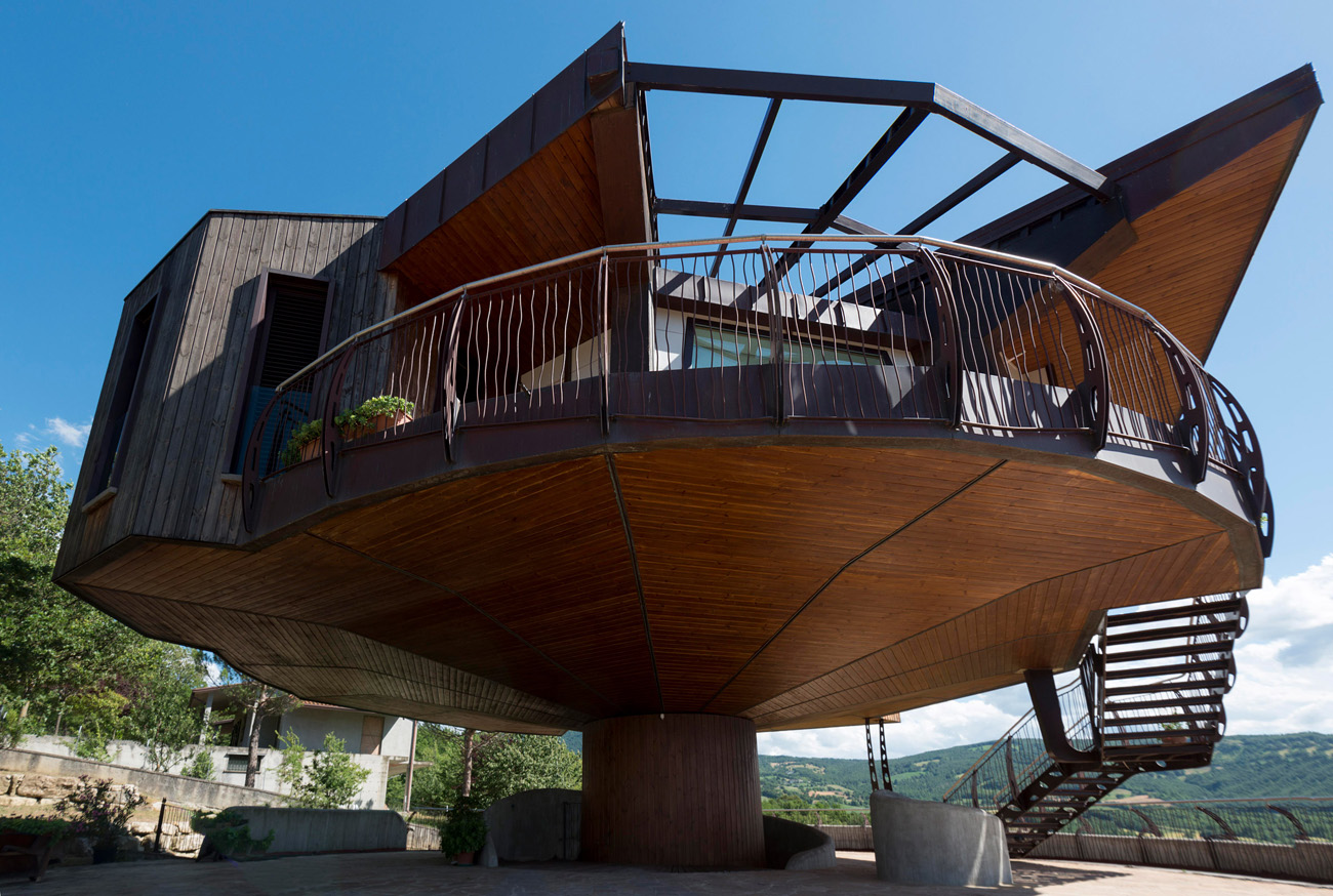 rotating round house
