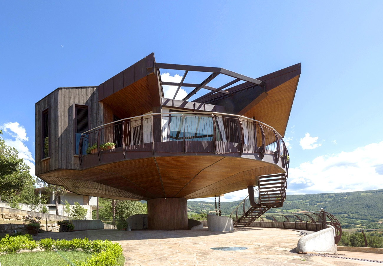round rotating house