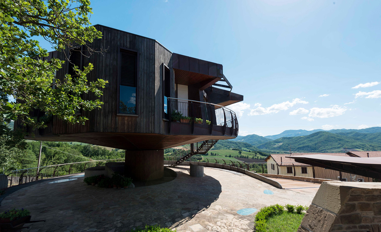 the rotating house