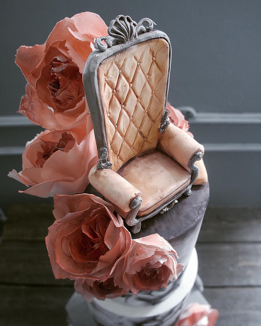 beautiful cake chair with roses