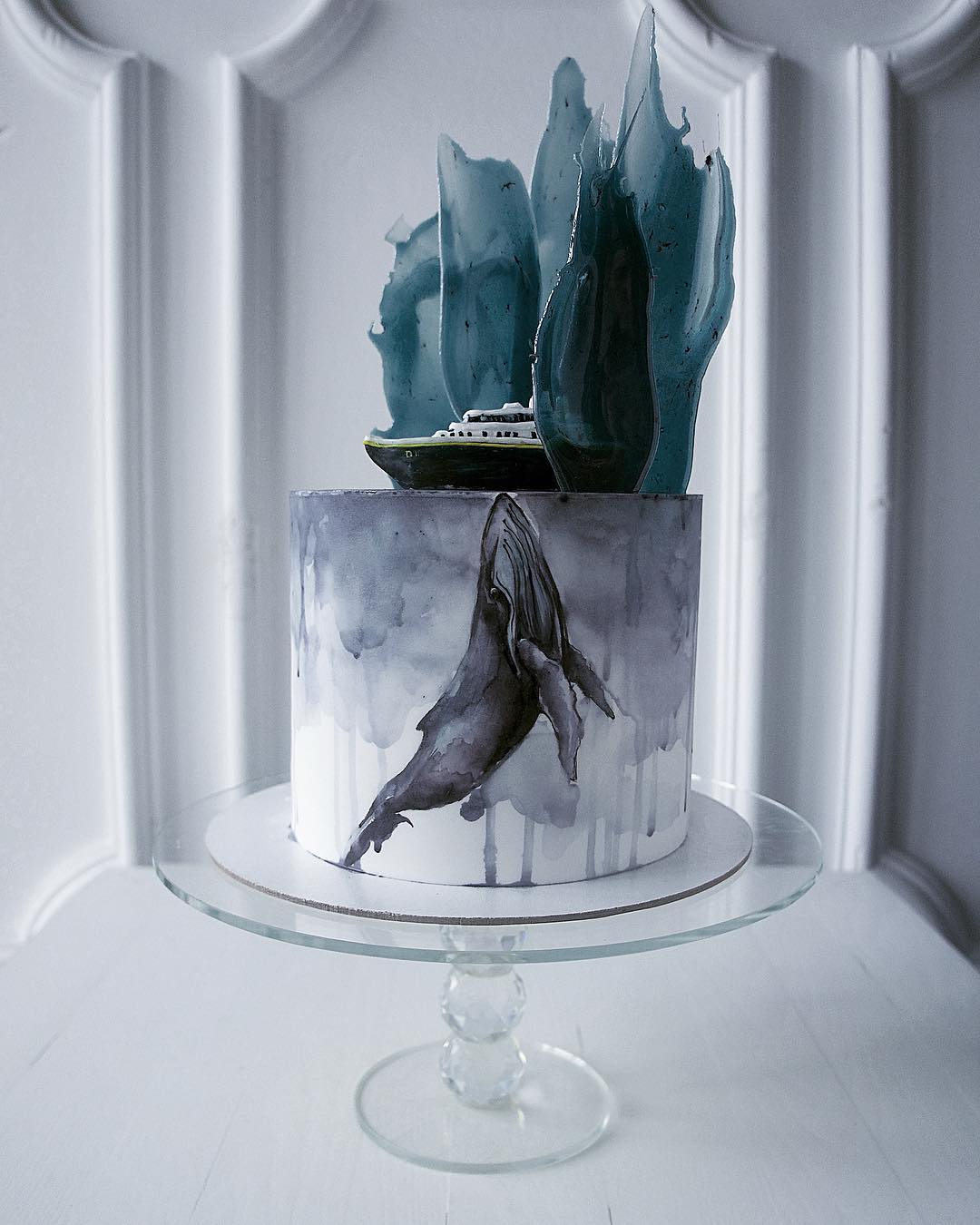 cake with whale and ship
