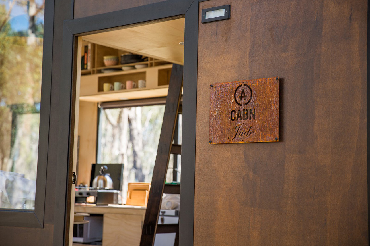 tiny house log cabin