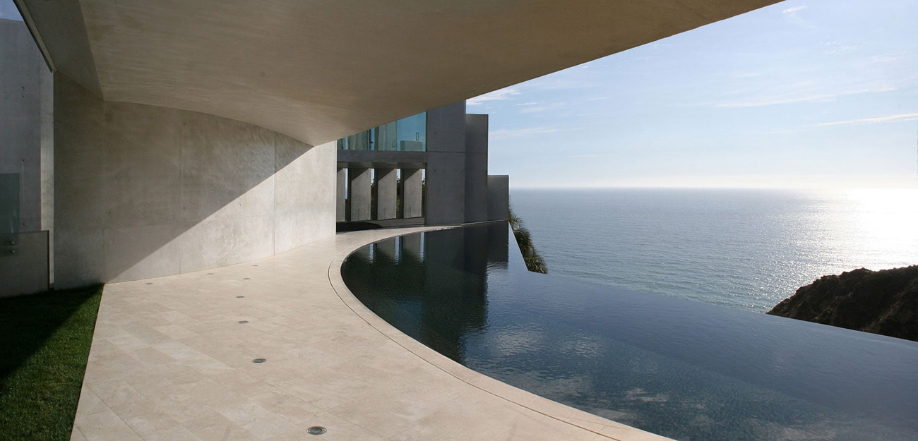 house with infinity pool