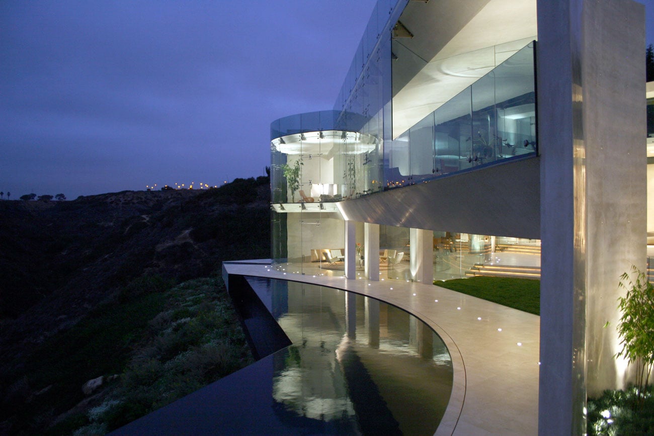 houses for sale with a pool