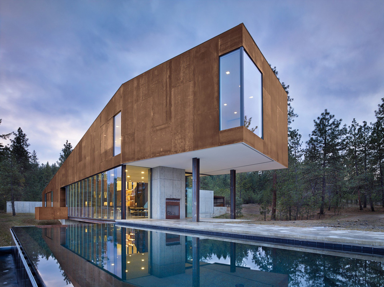 Modern T-shaped Cliff House in Washington