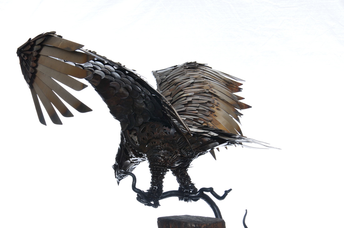 eagle metal sculpture