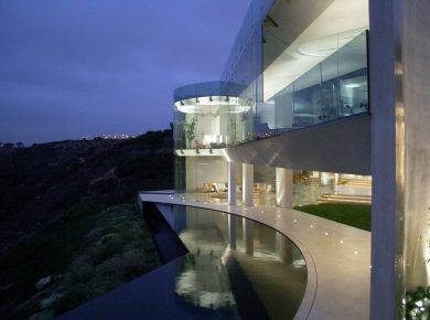 Cliffside Luxury Mansion With The Ocean View in California