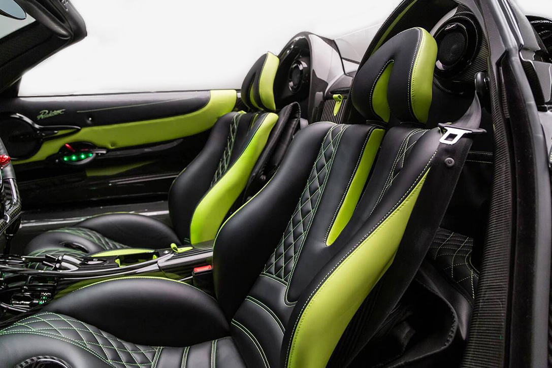 pagani huayra carbo interior