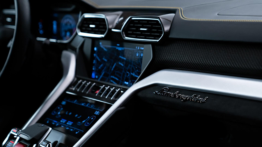 2019 Lamborghini Urus interior