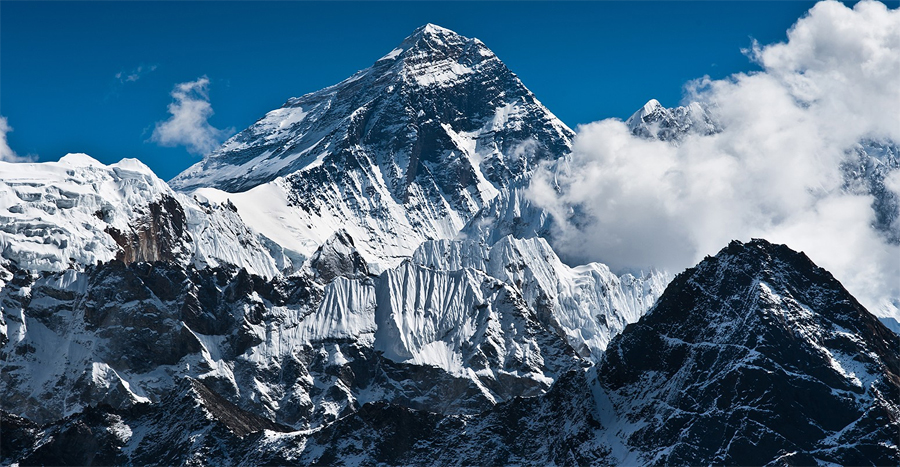 Mount Everest (8848 m) - Nepal/China