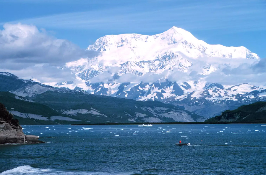 Mount St. Elias (5489 m) - USA/Canada