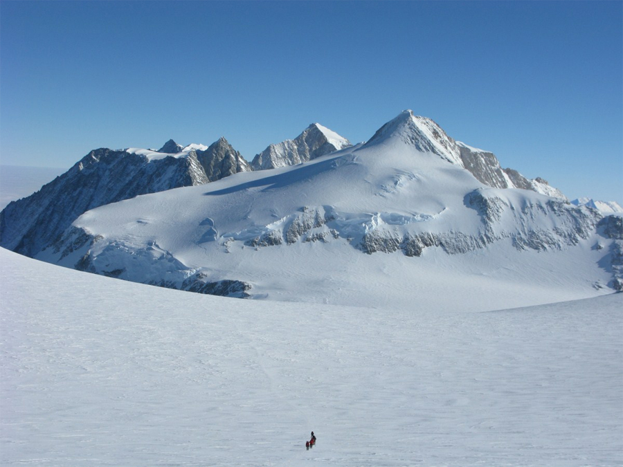 Mount Vinson (4892 m) - Antarctica
